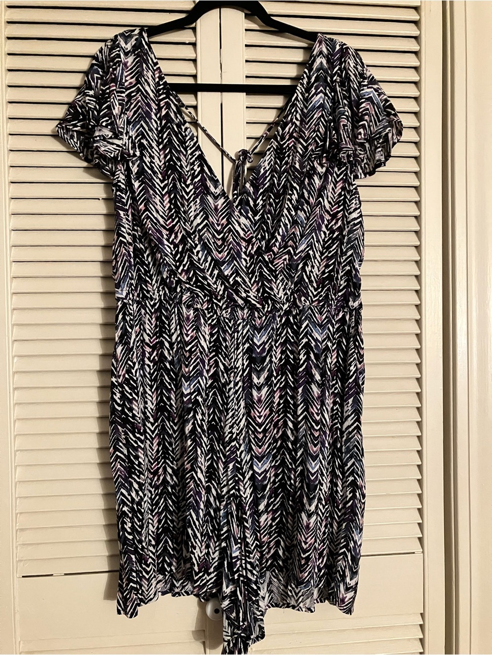 Torrid Size 1 (14-16) Multi Chevron Gauze Short Sleeve Surplice Romper NWT